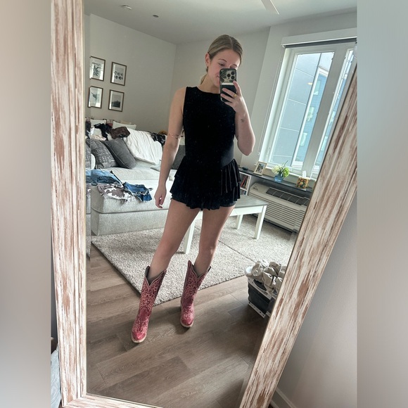 PrettyLittleThing Black Ruffle Romper - Picture 6 of 6